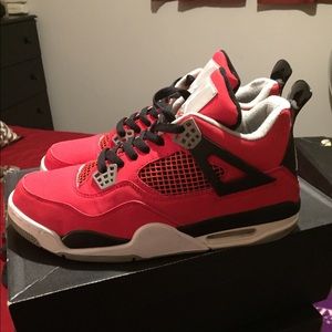 Retro 4 Toro Bravo Jordans